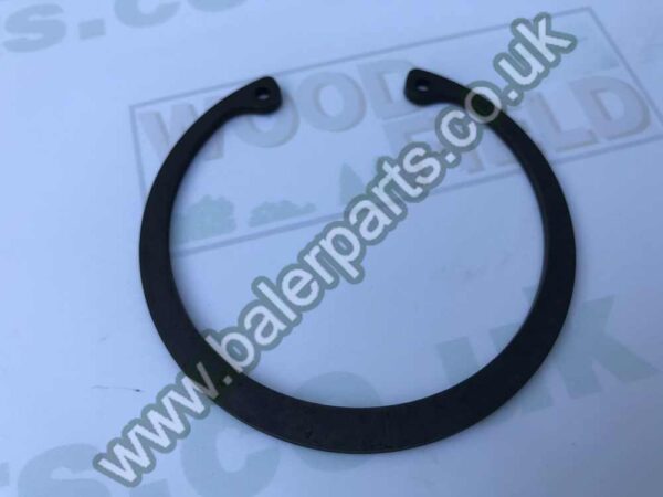 International PTO Centre Bearing Circlip_x000D_n_x000D_nEquivalent to OEM:  20551_x000D_n_x000D_nSpare part will fit - 430