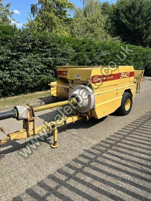 New Holland 940 baler